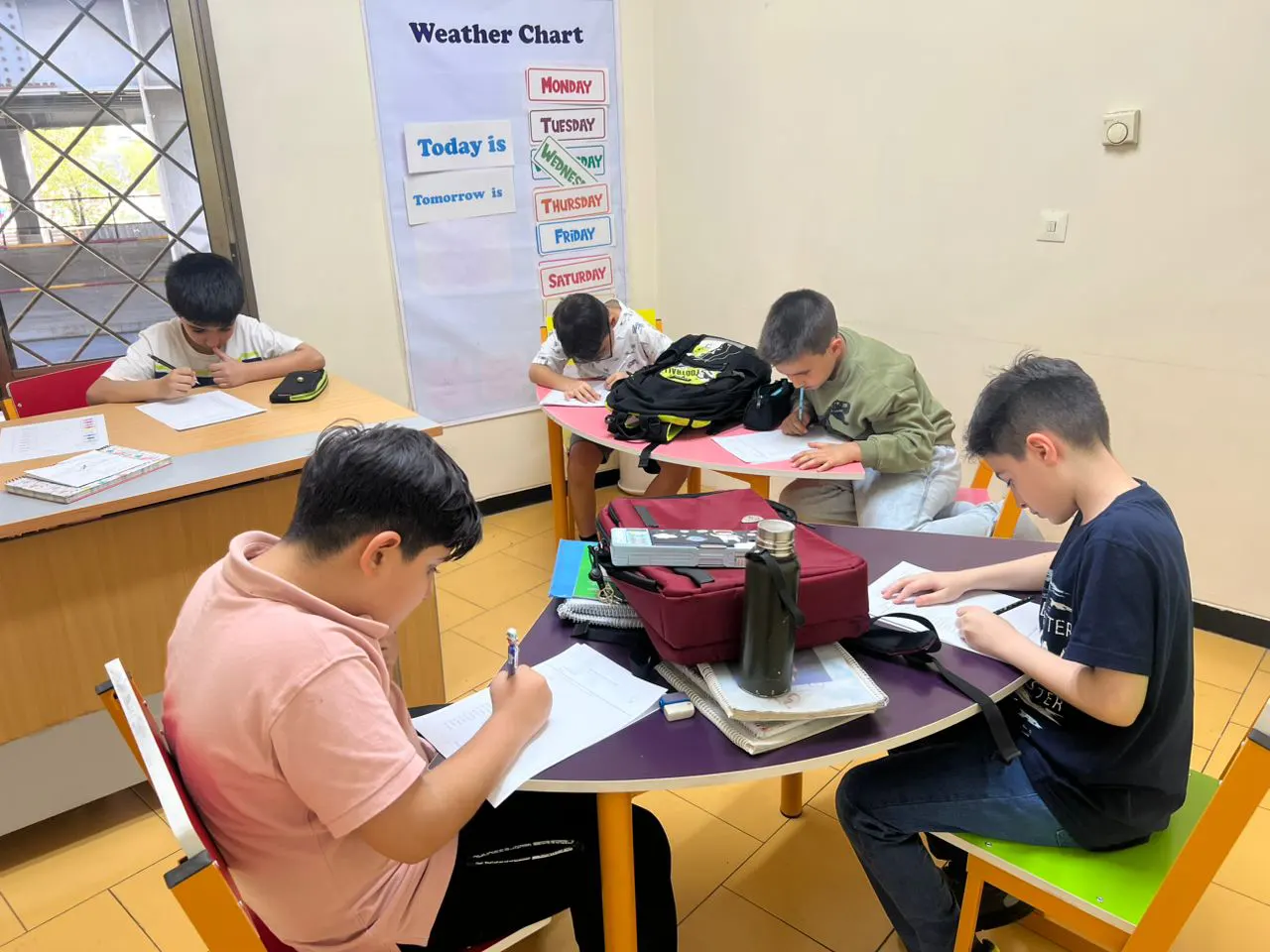 شبیهسازی آزمون آیلتس با میس یاسمن: گامی مطمئن به سوی موفقیت!