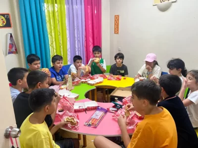 🌟 کارگاه‌ها و مسابقات شاد مدرسه زبان Miss Yasaman