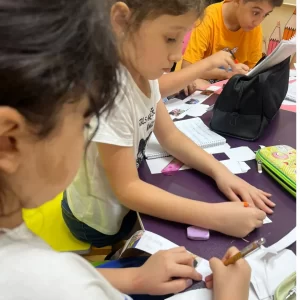 🌟 کارگاه‌ها و مسابقات شاد مدرسه زبان Miss Yasaman